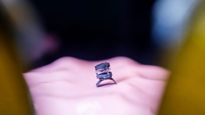 Microrobot chirurgico di 4,4 millimetri sviluppato dalla NTU Singapore
